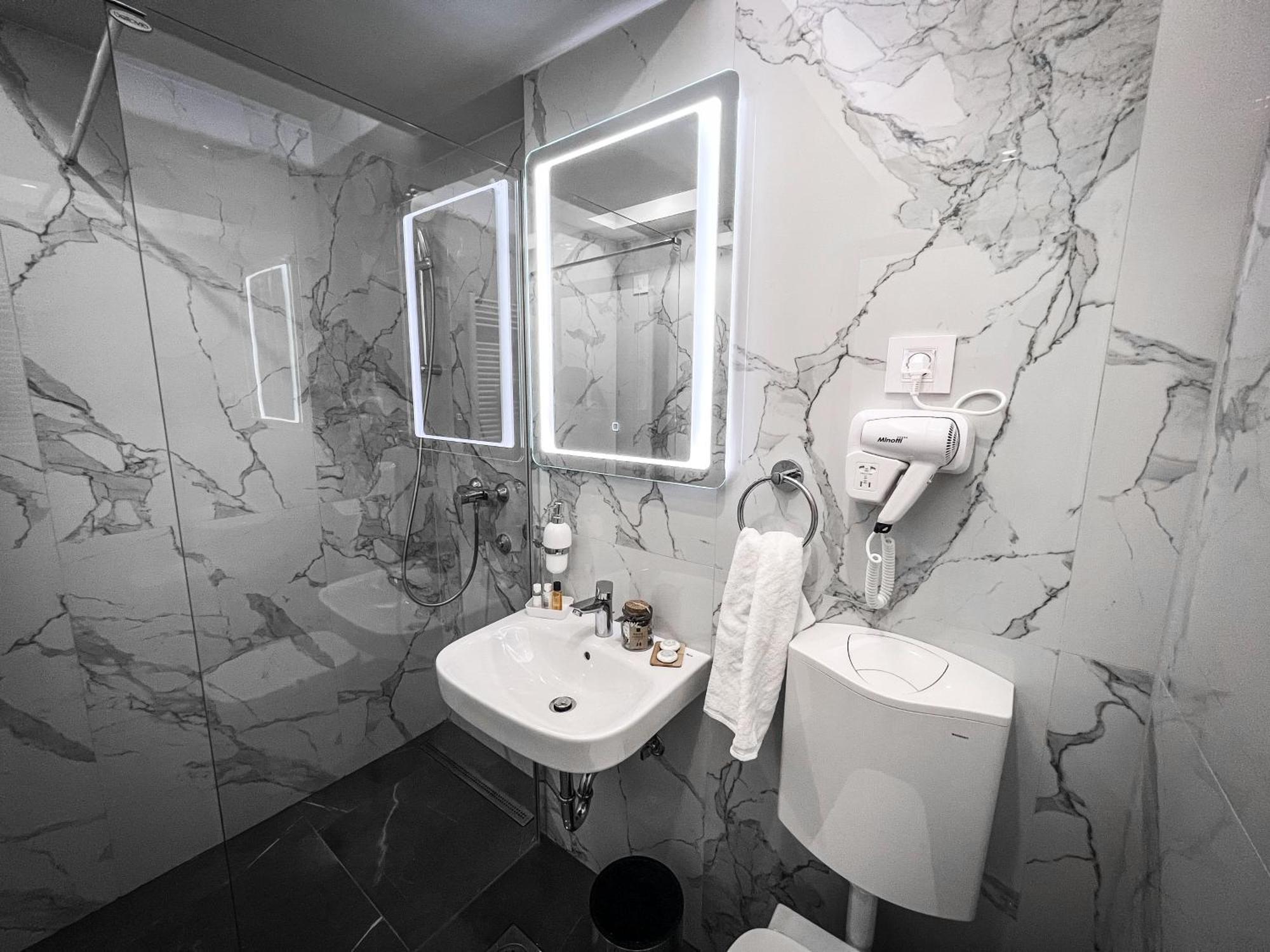Hotel Laktaši Buitenkant foto