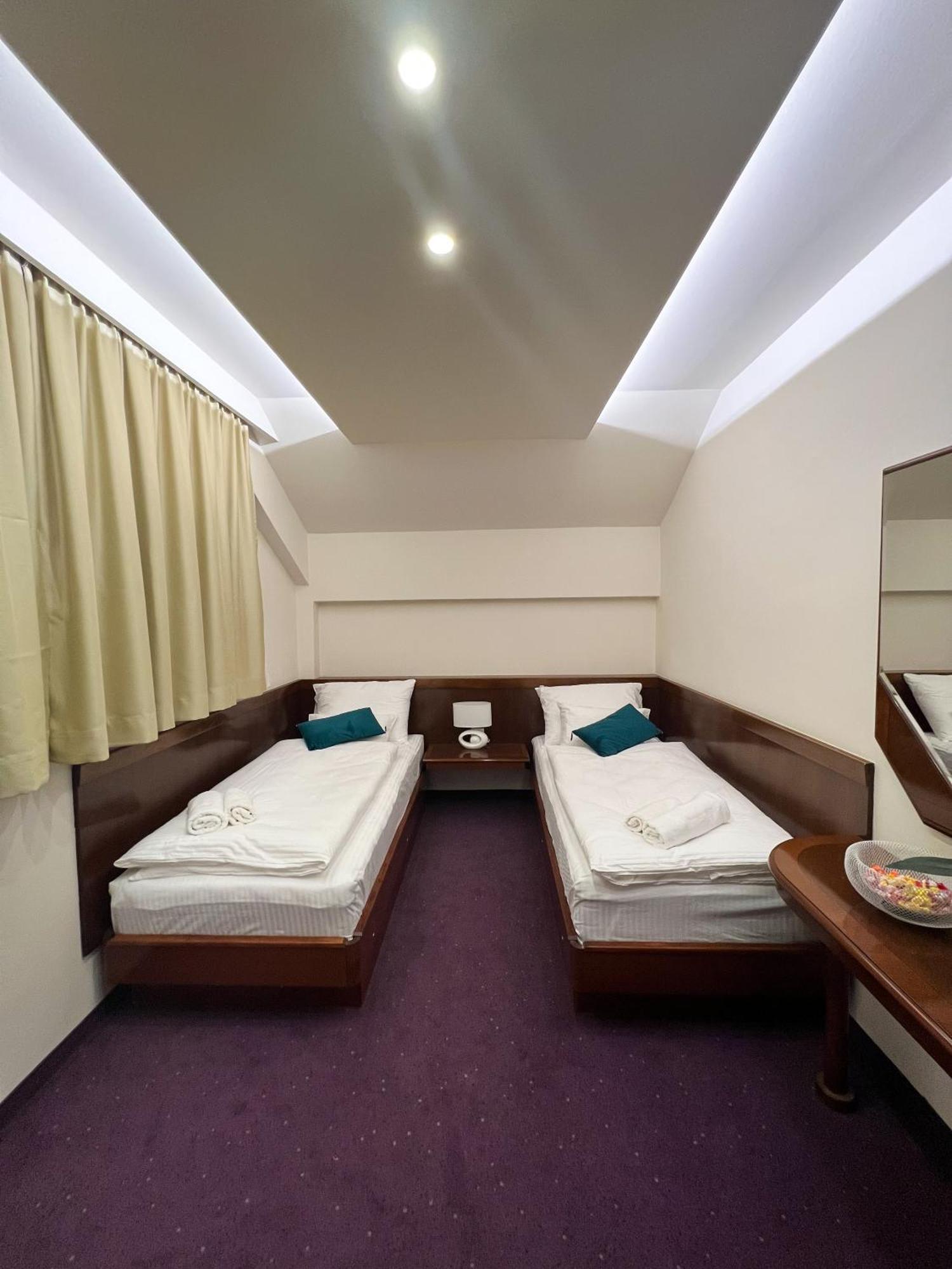 Hotel Laktaši Buitenkant foto